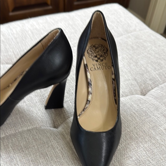 NEW Vince Camuto Black Heels with Sculpted Heel and Pointed Toe- New - Picture 2 of 2